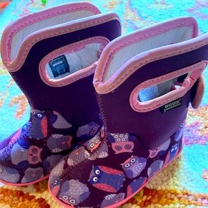 Toddler girl Bogs size 8